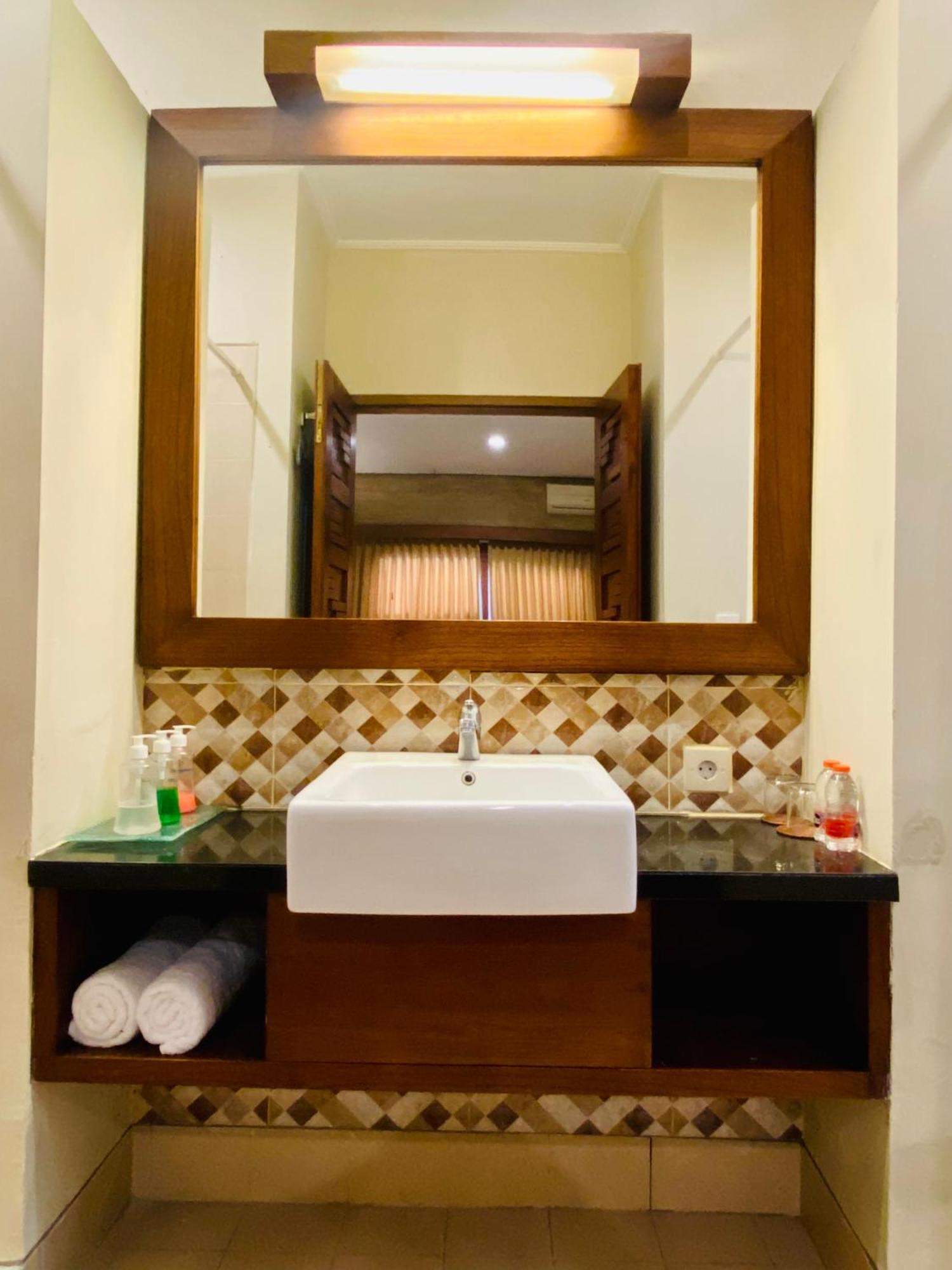 เดอะ กรีน เซอร์กา สวีทส์ Aparthotel เกอโรโบกัน ภายนอก รูปภาพ